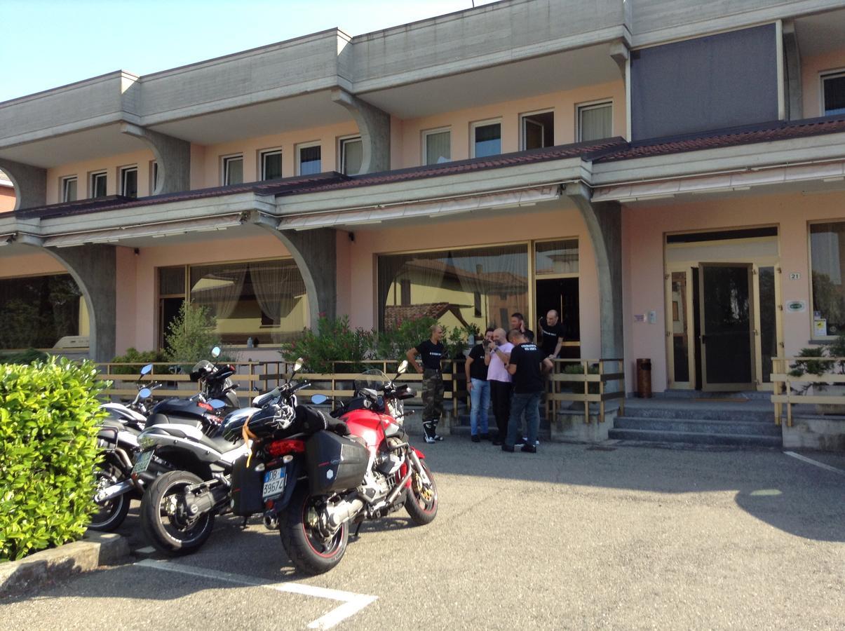 Route 9 Hotel